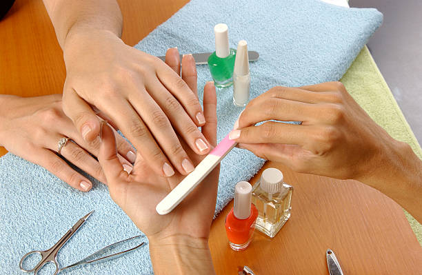  DIY gel manicure for extended wear

