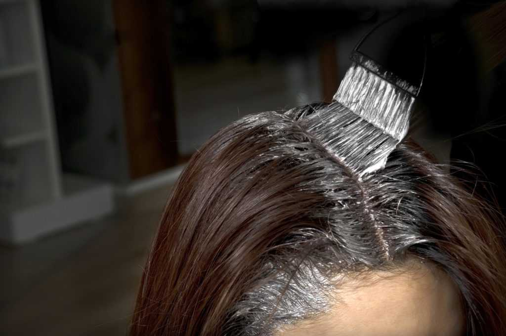 Professional tips on stripping hair color at home without salon expense